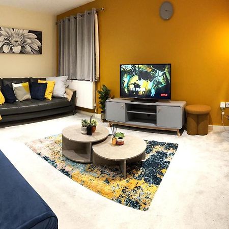 Large Cosy 2 Bedroom Ground Floor Flat In Stevenage Sg1 Sleeps 4-5 Free Parking المظهر الخارجي الصورة