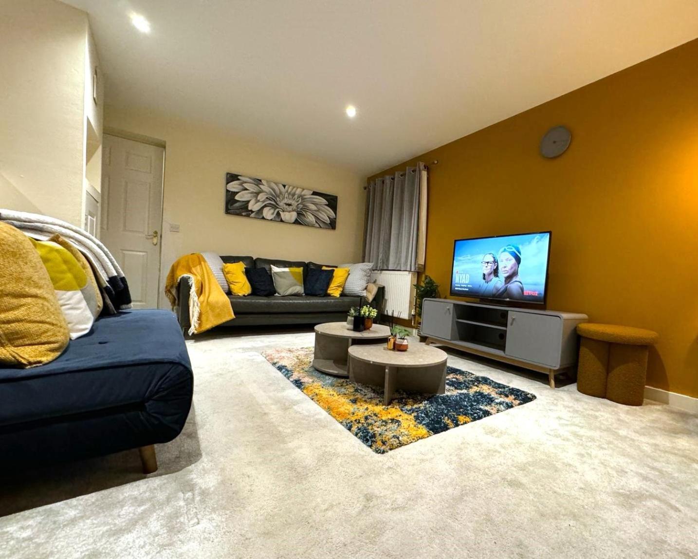 Large Cosy 2 Bedroom Ground Floor Flat In Stevenage Sg1 Sleeps 4-5 Free Parking المظهر الخارجي الصورة