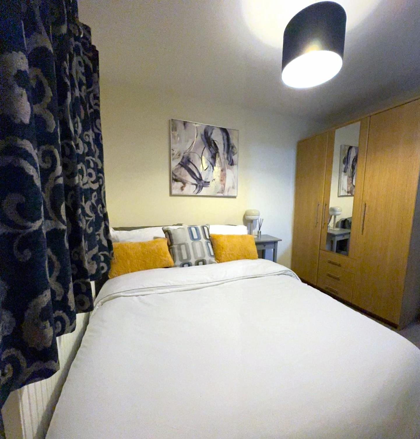 Large Cosy 2 Bedroom Ground Floor Flat In Stevenage Sg1 Sleeps 4-5 Free Parking المظهر الخارجي الصورة