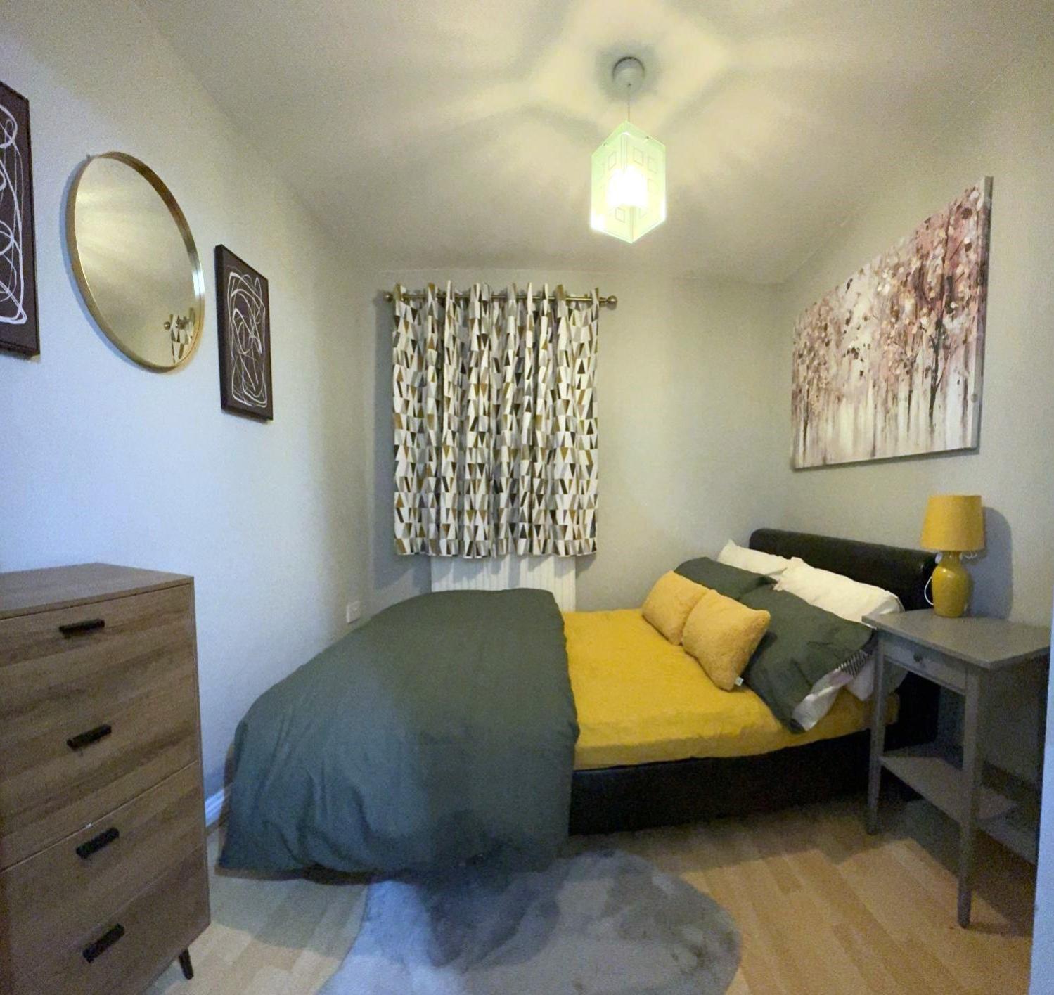 Large Cosy 2 Bedroom Ground Floor Flat In Stevenage Sg1 Sleeps 4-5 Free Parking المظهر الخارجي الصورة